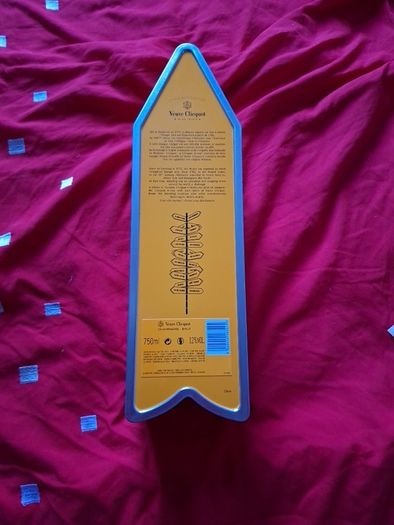 veuve clicquot sign box
