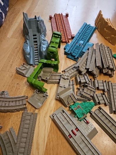 Huge selection of Thomas the Tank engine Tracks.