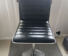 black high stool