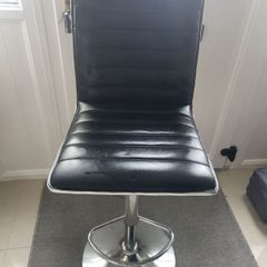 black high stool