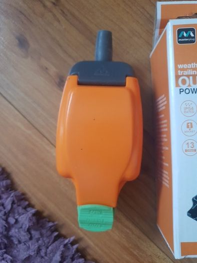 Weatherproof trailing socket outdoor