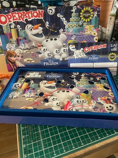 2014 Hasbro Disney Frozen Edition Operation Game