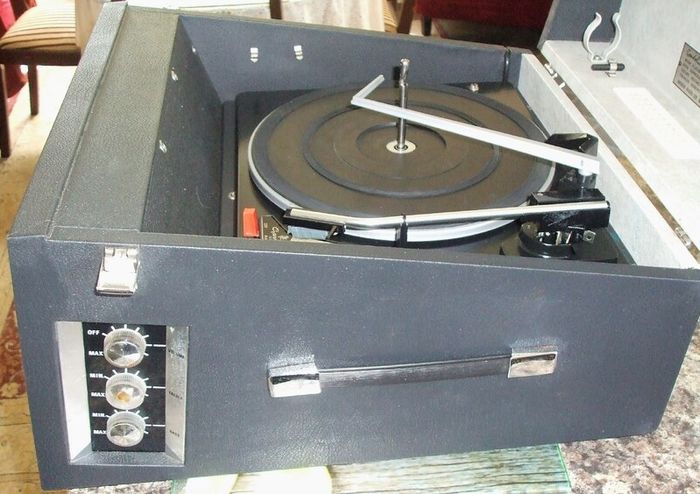 Hacker vintage Record Player GP42, Refurbished