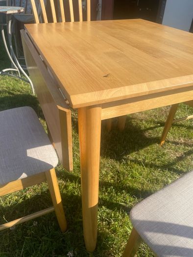 kitchen table + 4 chairs