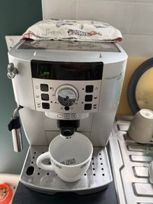 De Longhi Magnifica S coffee machine