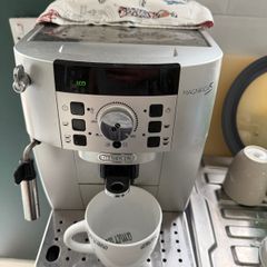 De Longhi Magnifica S coffee machine