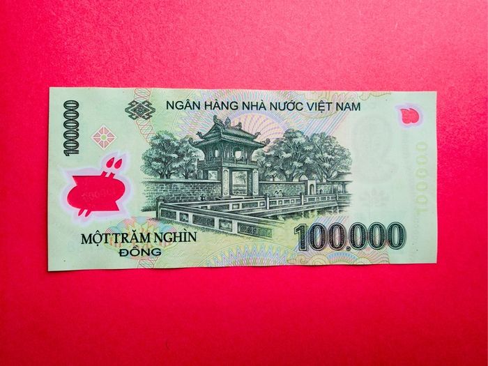 Vietnam. 100,000. Dong. 2021  Pick 122  Polymer Plastic   Uncirculated.
