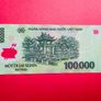 Vietnam. 100,000. Dong. 2021  Pick 122  Polymer Plastic   Uncirculated. Image 2