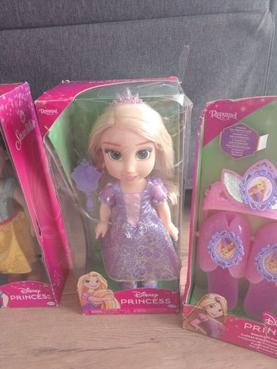 3 Disney Princess dolls & 2 Princess dress up sets