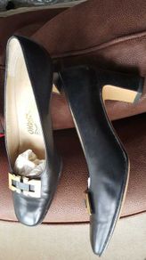 Ferragamo Gancini leather pumps