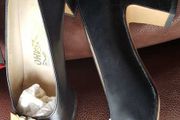 Ferragamo Gancini leather pumps
