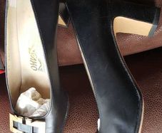 Ferragamo Gancini leather pumps