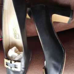 Ferragamo Gancini leather pumps
