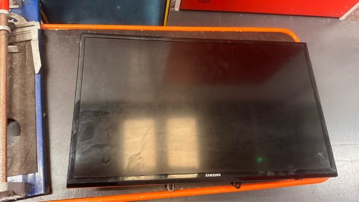 Samsung 32 Inch LED TV Fully Working With Remote