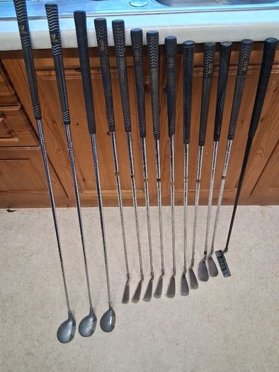 Golf Clubs. Complete Set Of Mens Right Handed Golf Clubs. Collect In Malahide Or Receive Via Registered Post.