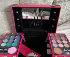 Beauty eyeshadow box