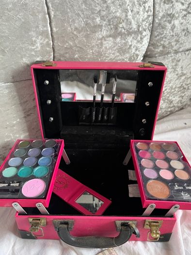 Beauty eyeshadow box