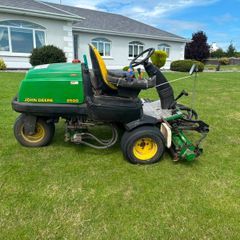 John Deere 2500 cylinder lawn mower