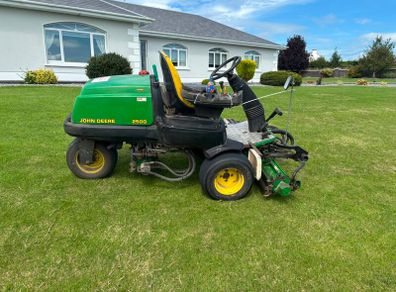 John Deere 2500 cylinder lawn mower