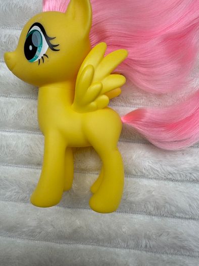 Hasbro My Little Pony Fluttershy Yellow Pink Butterfly Brushable G4 MLP 2016 Used Please see photos