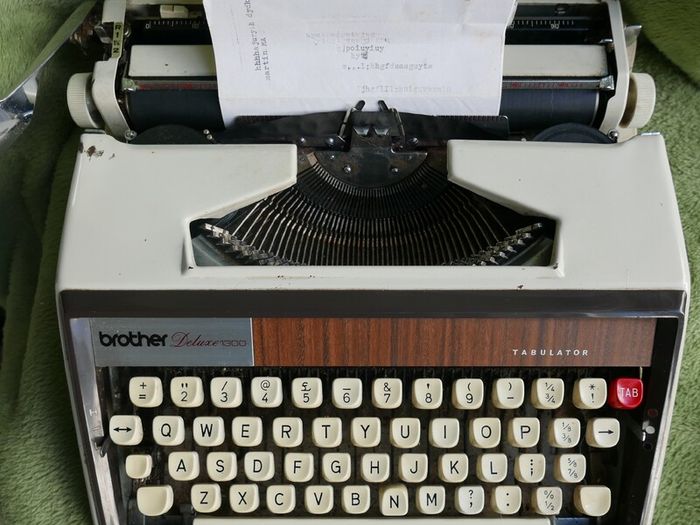 Brother Deluxe 1350 Vintage typewriter (in working order)