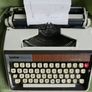 Brother Deluxe 1350 Vintage typewriter (in working order) Image 7