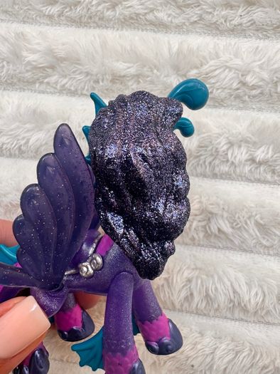 Spin Master Hatchimals Pixies Riders Black Glitter Lily and Seastallion Glider only approx. 9 cm. Used please see photos