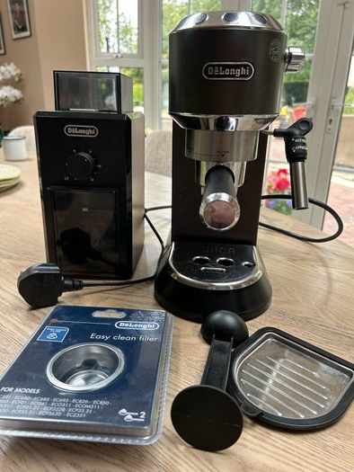 DeLonghi Coffee Machine and Grinder