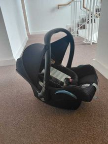 Maxi Cosi Carseat Newborn Insert & ISOFix Base