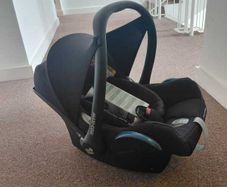 Maxi Cosi Carseat Newborn Insert & ISOFix Base