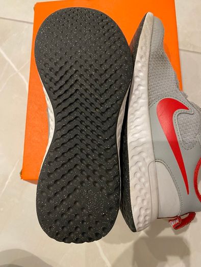 Nike revolution
