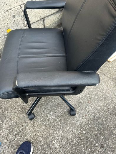 leather office chair few marks