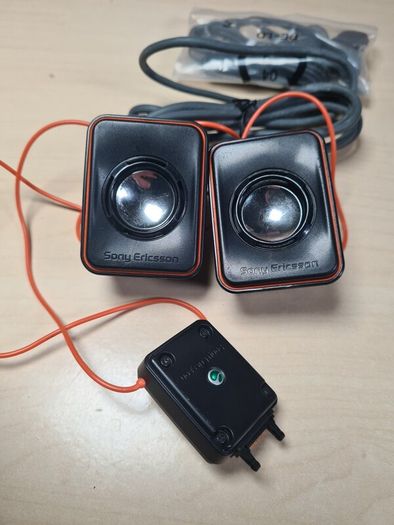 Sony Ericsson T303 pink mobile phone and speakers MPS-60