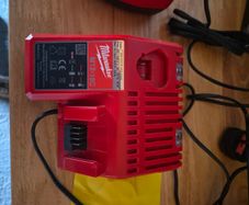Milwalkee M18-M12 charger