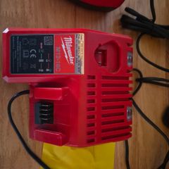 Milwalkee M18-M12 charger
