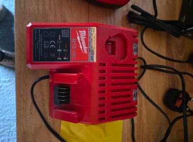 Milwalkee M18-M12 charger