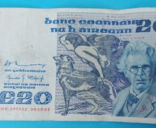 Irish 1981 Twenty Pound "YEATS"  banknot in V.Fine  condition