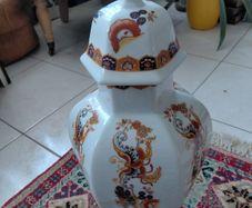 Antique porcelain chinese vase with lid