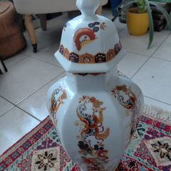 Antique porcelain chinese vase with lid