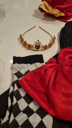 queen of hearts costume