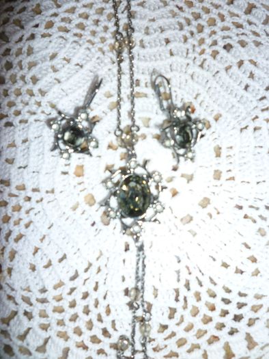 Necklace Pendant Earring Set.  Vintage chain & ear rings