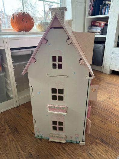 girl's doll house