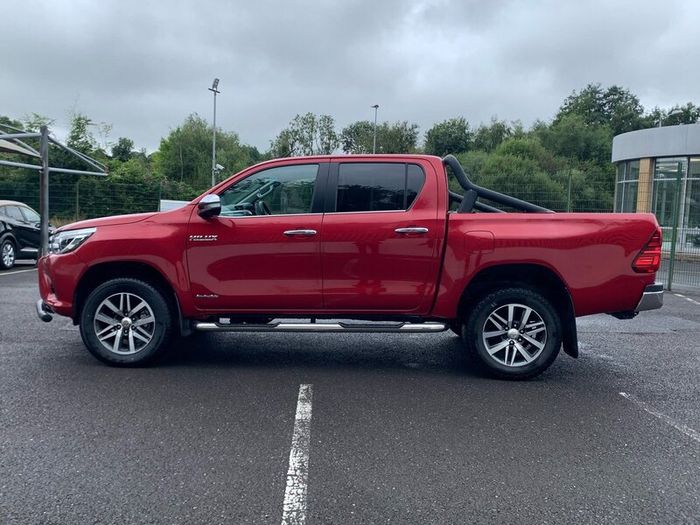 Toyota HiLux Invincible