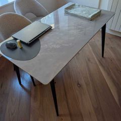 4-people dining table