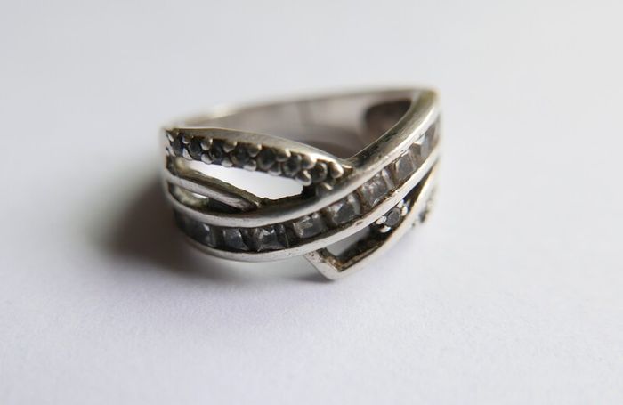 Vintage 925 Sterling Silver Crossover Ring with Stone Setting size M - 5,1g