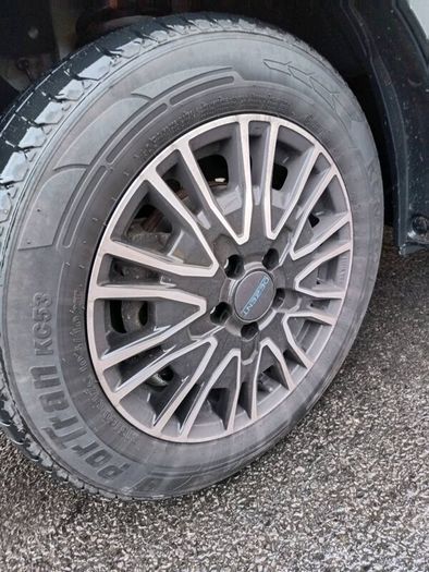 R17 aluminum wheels and tires