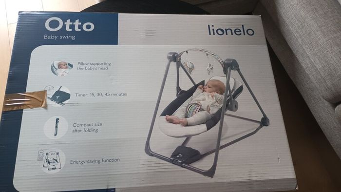 Baby swing
