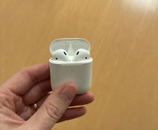 Apple Airpods 2nd generation