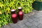 2 glass vases