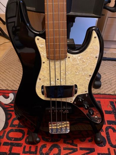 Fretless Jazz Bass